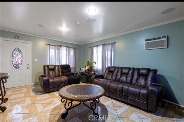 Detail Gallery Image 3 of 21 For 1843 Cerritos, Long Beach,  CA 90806 - 5 Beds | 3 Baths