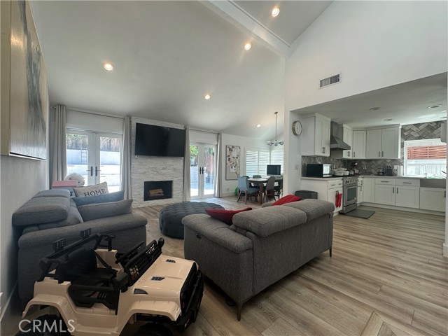 Detail Gallery Image 11 of 51 For 13 Blue Ridge, Irvine,  CA 92620 - 5 Beds | 3/1 Baths