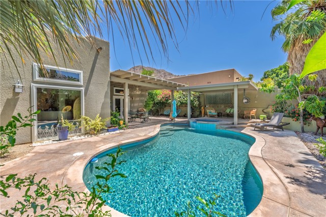 54030 Eisenhower Drive, La Quinta CA: https://media.crmls.org/medias/85ce8ebc-5f71-47a3-a699-2210bea2b538.jpg