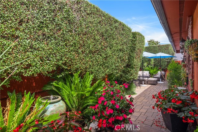103 Yorktown, Newport Beach CA: https://media.crmls.org/medias/85cfd9a9-10fe-401c-8a77-f86c96b6eb14.jpg
