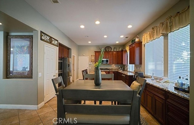 Detail Gallery Image 7 of 34 For 31961 Honeysuckle Cir, Winchester,  CA 92596 - 4 Beds | 3 Baths