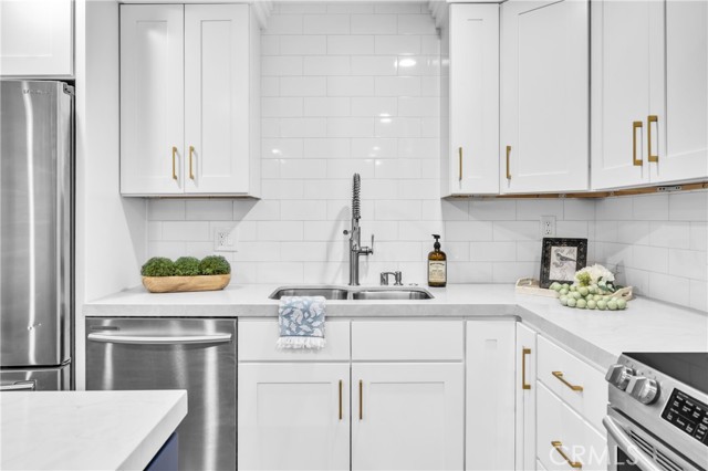 Detail Gallery Image 4 of 31 For 7890 E Spring St 10f,  Long Beach,  CA 90815 - 2 Beds | 2 Baths