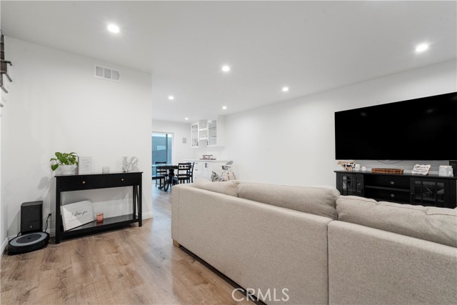Detail Gallery Image 4 of 25 For 17730 Regency Cir, Bellflower,  CA 90706 - 3 Beds | 2 Baths