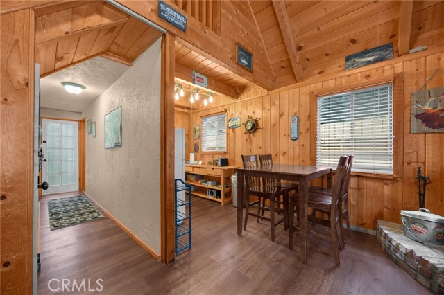 Detail Gallery Image 7 of 27 For 747 Holmes Ln, Sugarloaf,  CA 92386 - 2 Beds | 1 Baths