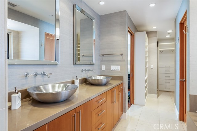 1211 Bayview Drive, Manhattan Beach, California 90266, 4 Bedrooms Bedrooms, ,4 BathroomsBathrooms,Residential,Sold,Bayview,SB21169008