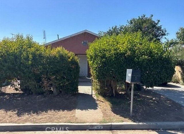 1006 Columbia Street, Madera CA: https://media.crmls.org/medias/85d3fed2-2353-4320-b9e1-70be260842f1.jpg