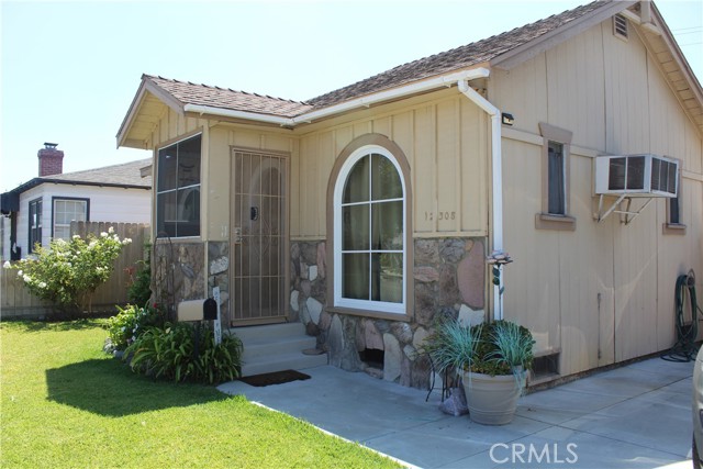 12308 Centralia Street, Lakewood CA: https://media.crmls.org/medias/85d463c0-8149-4a27-b27a-a3a47096d5fc.jpg