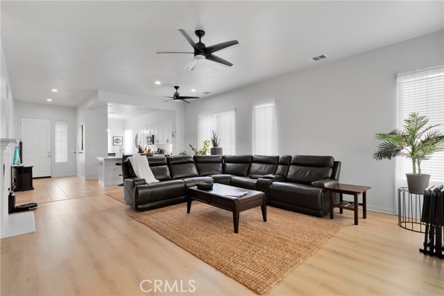 10065 Wilmington Lane, Apple Valley CA: https://media.crmls.org/medias/85d466ea-4862-4c15-9d74-6f0a8738cb51.jpg