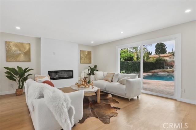 Detail Gallery Image 7 of 34 For 12635 Dorina Pl, Granada Hills,  CA 91344 - 5 Beds | 3/1 Baths