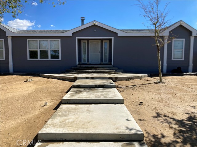 Detail Gallery Image 2 of 16 For 5050 Pearblossom Hwy, Palmdale,  CA 93552 - 5 Beds | 2 Baths