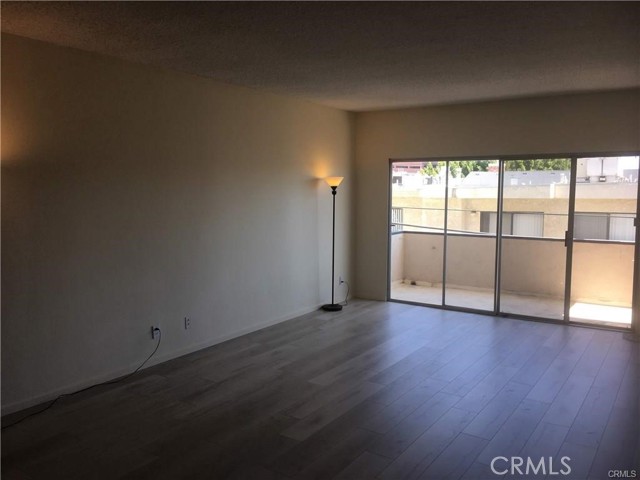 Detail Gallery Image 6 of 61 For 11820 Mayfield Ave #212,  Los Angeles,  CA 90049 - 2 Beds | 2 Baths