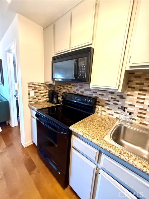 Detail Gallery Image 14 of 31 For 5870 Benner St #204,  Los Angeles,  CA 90042 - 2 Beds | 2 Baths