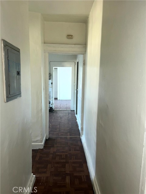 146 E 45th Street, Los Angeles CA: https://media.crmls.org/medias/85d53284-d977-4cc9-96f5-fe653147719f.jpg