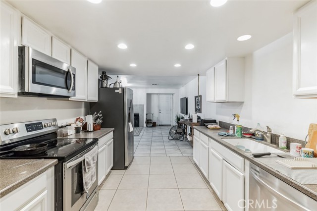 Detail Gallery Image 6 of 35 For 17755 Avenida Manzana, Desert Hot Springs,  CA 92241 - 3 Beds | 2 Baths