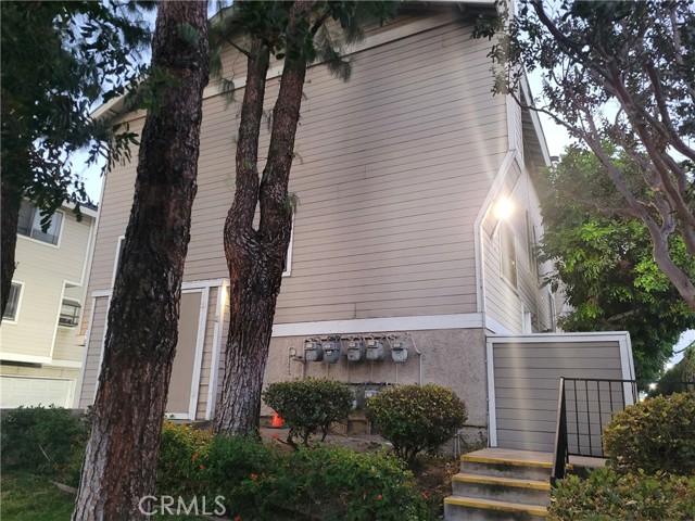 Detail Gallery Image 2 of 18 For 8338 Woodley Pl #7,  North Hills,  CA 91343 - 2 Beds | 2/1 Baths