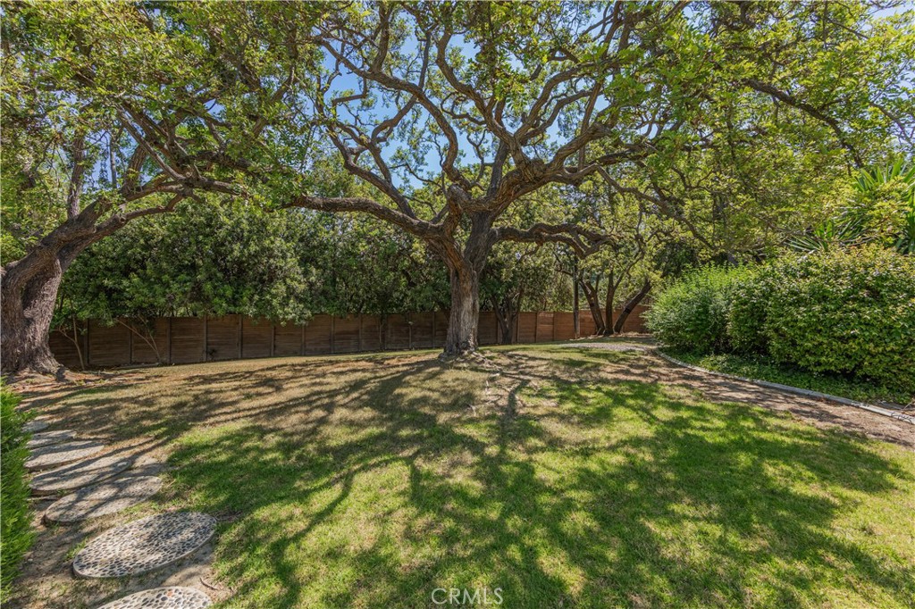 https://media.crmls.org/medias/85d6cb5c-1903-444a-ba04-b73311c0ee6b.jpg?preset=X-Large