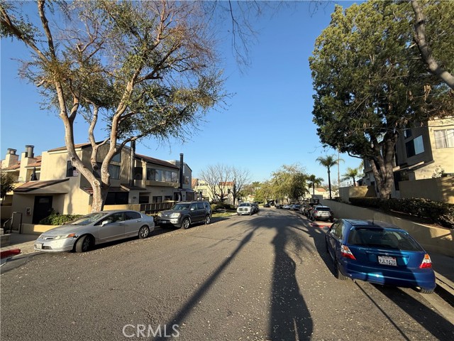 Detail Gallery Image 28 of 32 For 13096 Le Parc #92,  Chino Hills,  CA 91709 - 2 Beds | 2/1 Baths