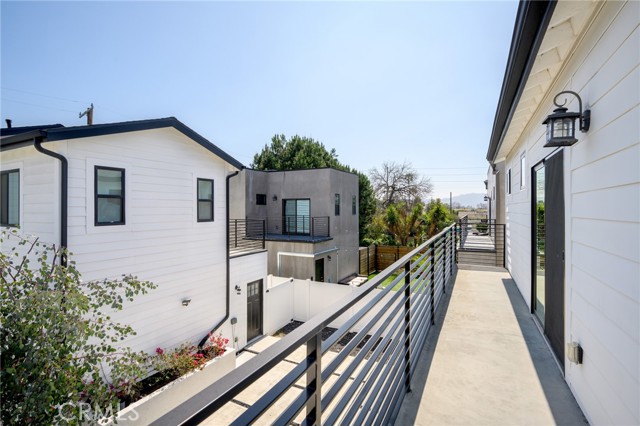 5826 Craner Avenue, North Hollywood CA: https://media.crmls.org/medias/85d8e30d-c725-4226-93ed-20966e2f2822.jpg