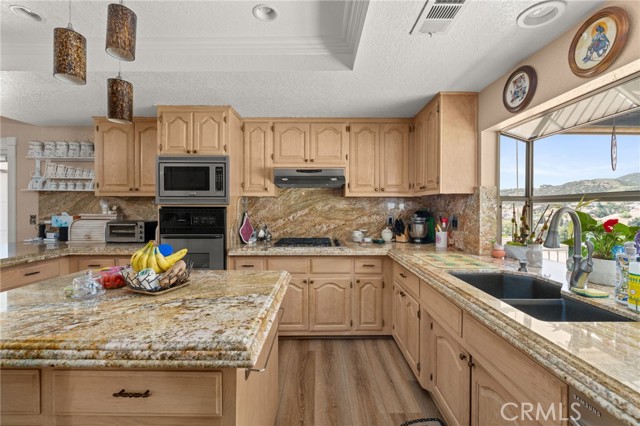 36608 Oak Ridge Drive, Yucaipa CA: https://media.crmls.org/medias/85d94a75-6d87-43d4-ba6d-c1d20188ac5c.jpg