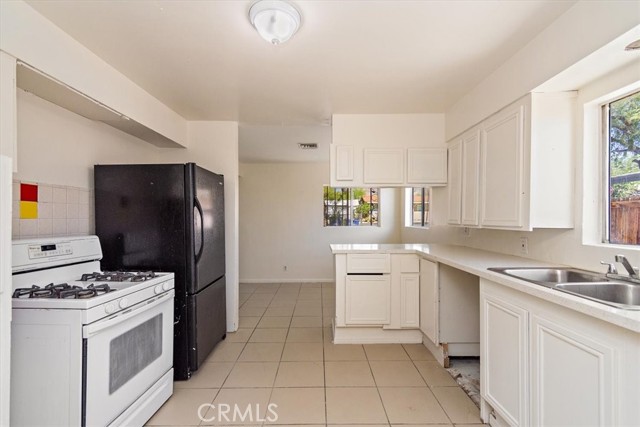 Detail Gallery Image 7 of 26 For 66229 4th St, Desert Hot Springs,  CA 92240 - 5 Beds | 3 Baths