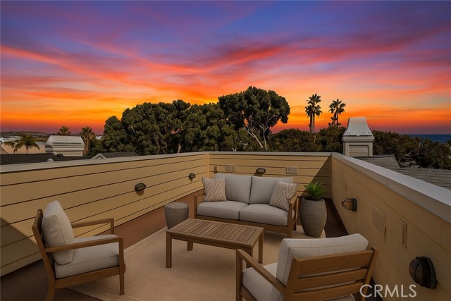 431 Iris Avenue, Corona del Mar CA: https://media.crmls.org/medias/85d9cb8b-66e4-4d24-a8fb-b0a08fbcae2a.jpg