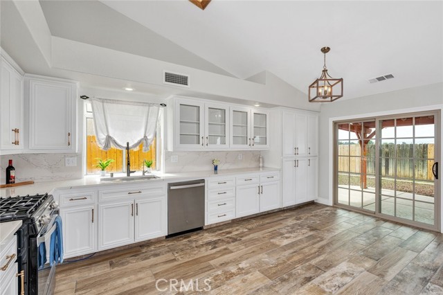 2083 Hastings Drive, Los Banos CA: https://media.crmls.org/medias/85da3357-1cf0-4e1d-905f-505234f1d2ee.jpg