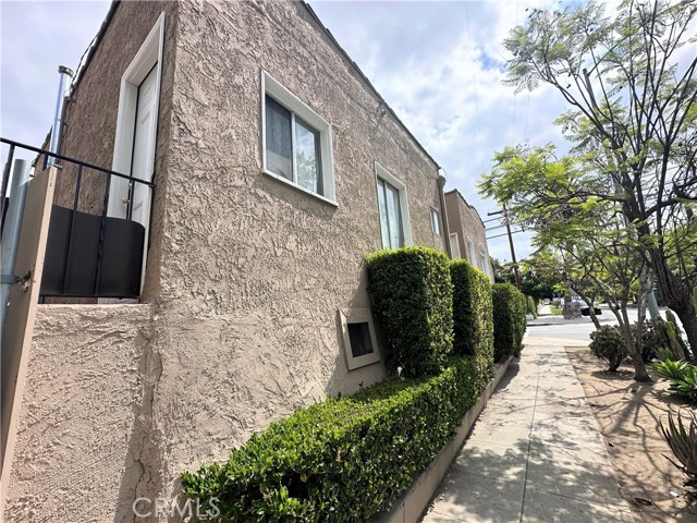 901 N El Centro Avenue, Hollywood CA: https://media.crmls.org/medias/85da4966-ad69-424d-9ba5-95ec47ae23b3.jpg