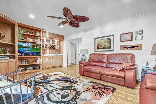 10417 Laramie Avenue, Chatsworth CA: https://media.crmls.org/medias/85daa4cf-b983-45ac-99d9-c74cc5bc131a.jpg