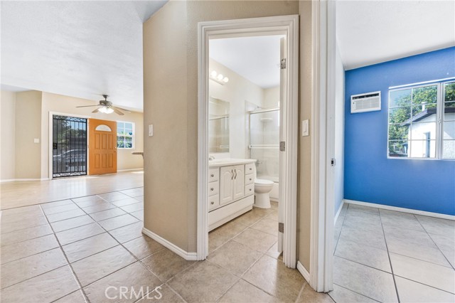 5304 Carmelita Avenue, Maywood CA: https://media.crmls.org/medias/85dbfbd5-130e-45f9-bcb4-6de1b2a7d866.jpg