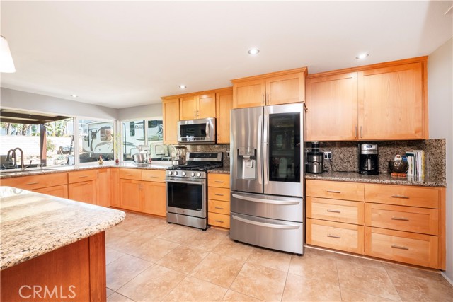 Detail Gallery Image 14 of 71 For 3985 Oakridge Cir, Norco,  CA 92860 - 5 Beds | 3 Baths