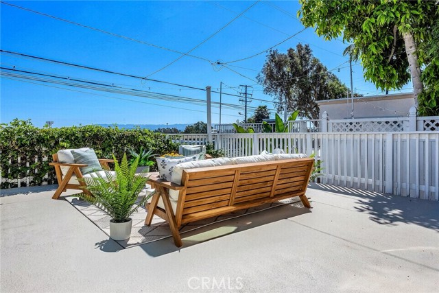 Detail Gallery Image 9 of 34 For 907 Diamond St, Redondo Beach,  CA 90277 - 4 Beds | 3 Baths