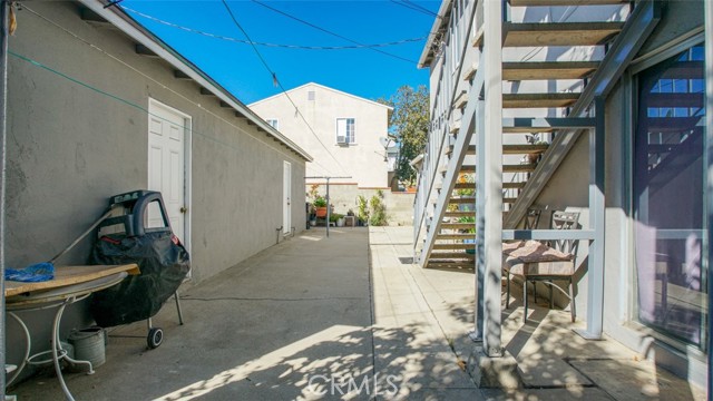 7043 Hazeltine Avenue photo 10