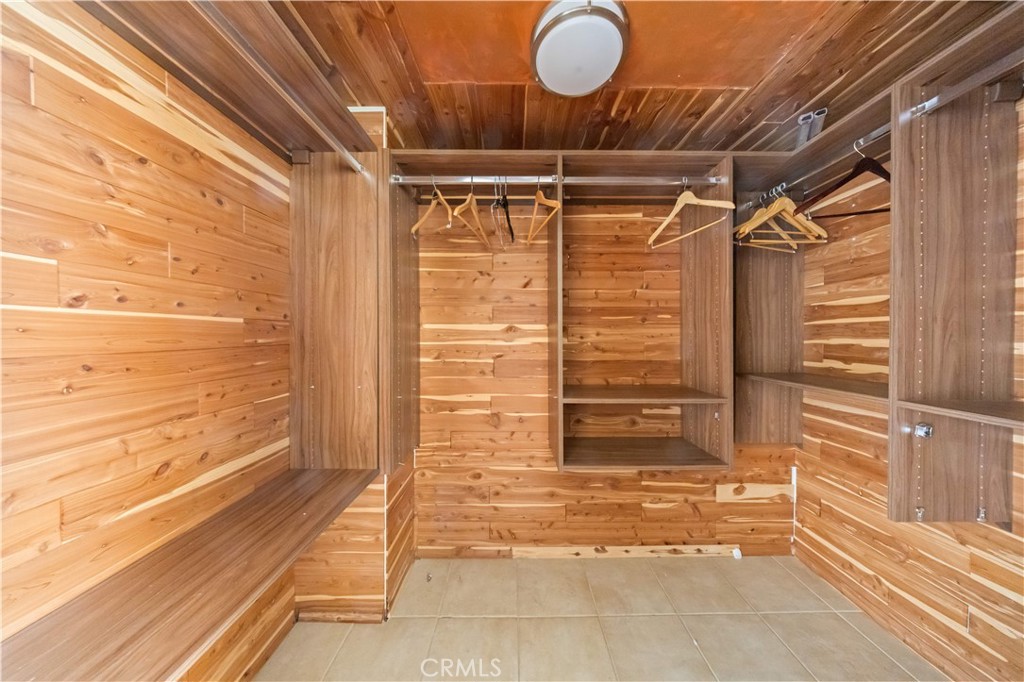 https://media.crmls.org/medias/85dd671b-7009-4aa6-bbfa-b0d4b4fb977e.jpg?preset=X-Large