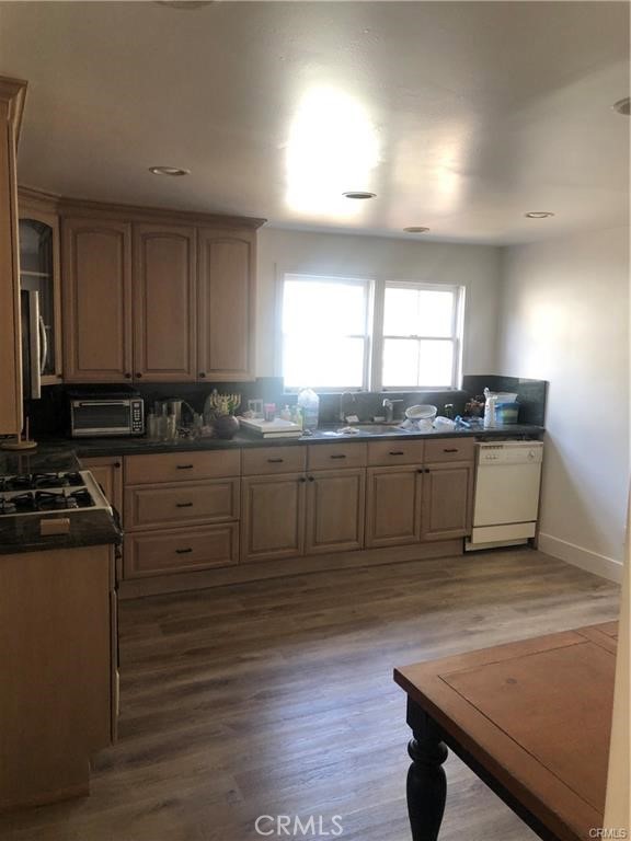 Detail Gallery Image 9 of 11 For 1951 Midvale, –,  CA 90025 - 3 Beds | 2 Baths