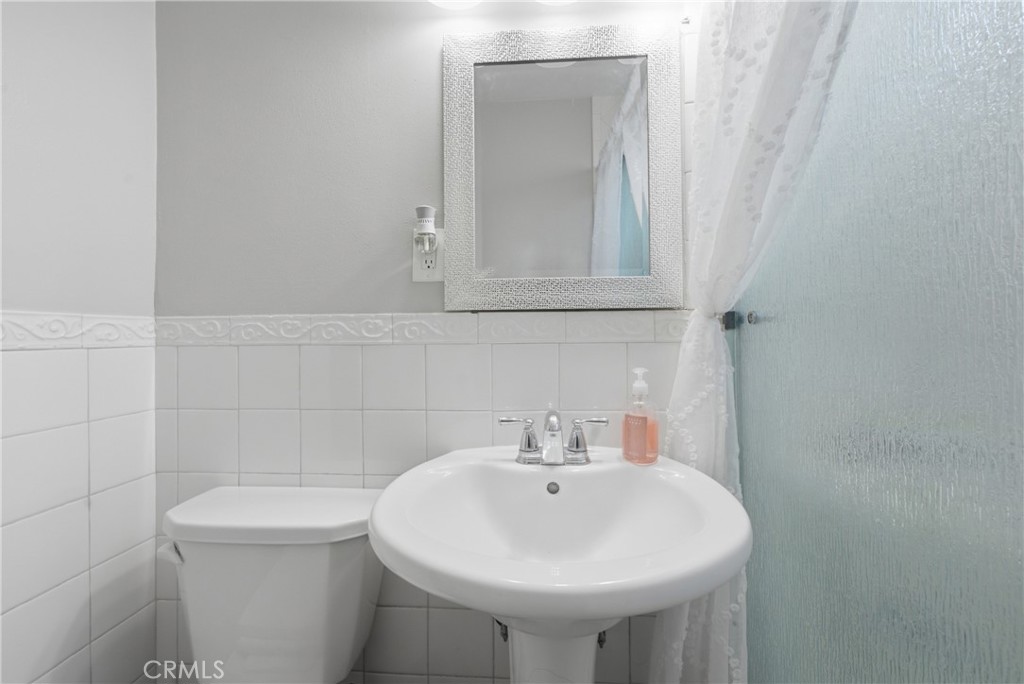 https://media.crmls.org/medias/85dd8866-14b0-4773-a56b-d45de3a59eb4.jpg?preset=X-Large