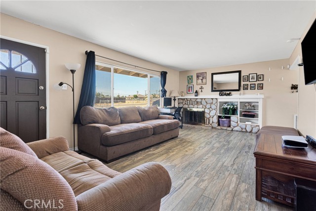 21822 Dotame Ave, Apple Valley CA: https://media.crmls.org/medias/85de54b3-82be-447a-96fe-589919a1a6c3.jpg