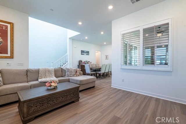 Detail Gallery Image 4 of 52 For 27089 Amber Sky Way, Valencia,  CA 91381 - 3 Beds | 2/1 Baths