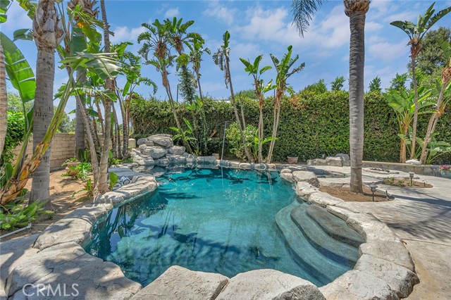 6041 Calle Mirador, Yorba Linda CA: https://media.crmls.org/medias/85dee988-d280-4d3a-8a74-acbb047be1d2.jpg