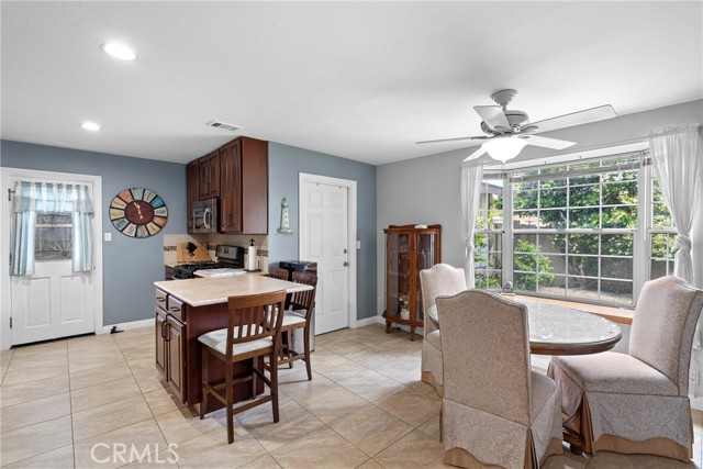 8252 McFadden Avenue, Midway City CA: https://media.crmls.org/medias/85e0fcec-2d9d-477e-aa83-00dc5b9304a5.jpg