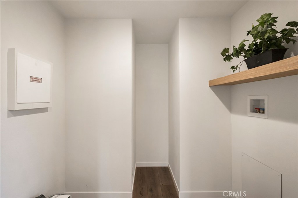 https://media.crmls.org/medias/85e13648-d0d0-4b81-bf29-22d8b7d669ea.jpg?preset=X-Large