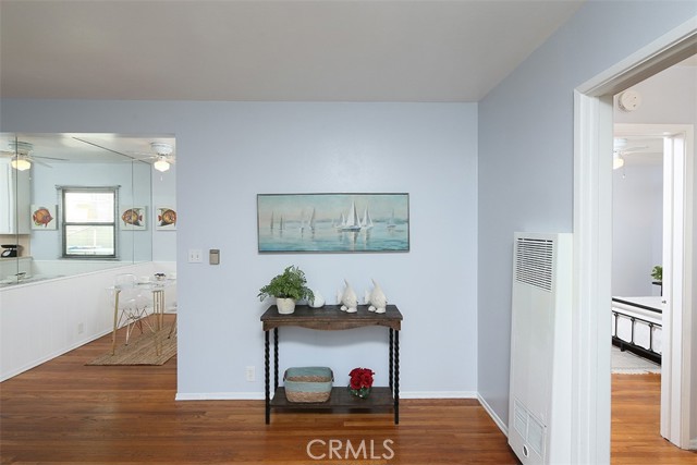 Detail Gallery Image 4 of 24 For 1047 E 1st St #9,  Long Beach,  CA 90802 - 1 Beds | 1 Baths