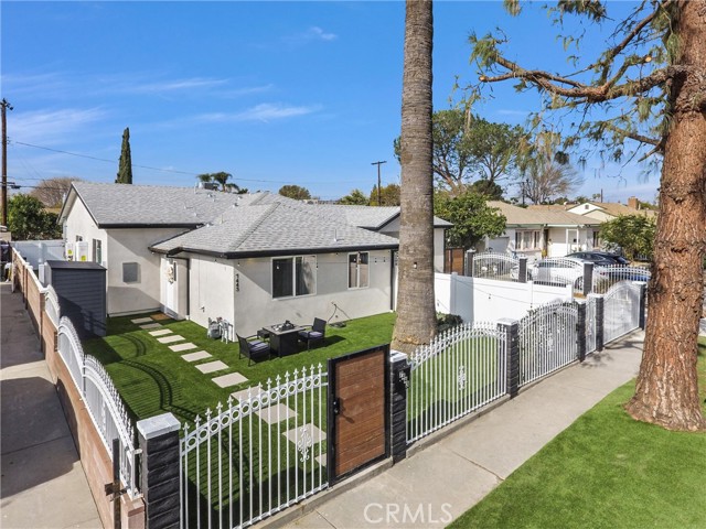 7443 Oakdale Avenue, Winnetka CA: https://media.crmls.org/medias/85e1f8ab-16b8-44e0-8d9c-49e0ce560114.jpg