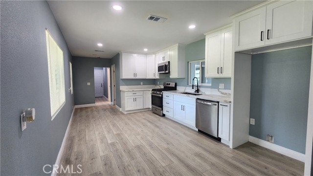 Detail Gallery Image 6 of 35 For 2045 S Cypress Ave, Ontario,  CA 91762 - 3 Beds | 2 Baths