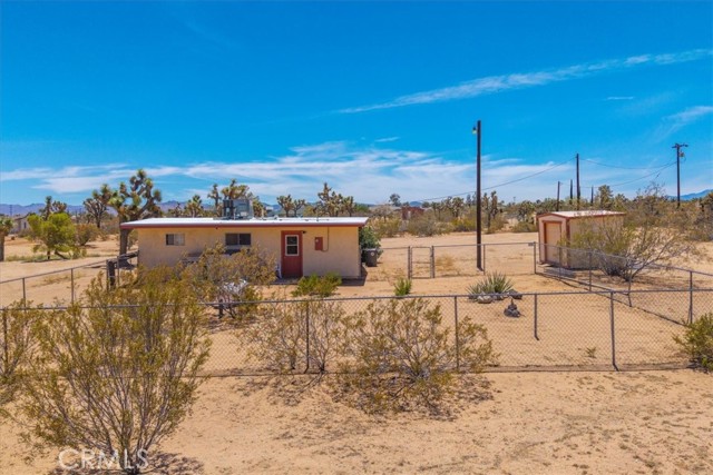 58382 Sunny Sands Drive, Yucca Valley CA: https://media.crmls.org/medias/85e42002-cd14-4180-9fc4-c7f3d22213f2.jpg