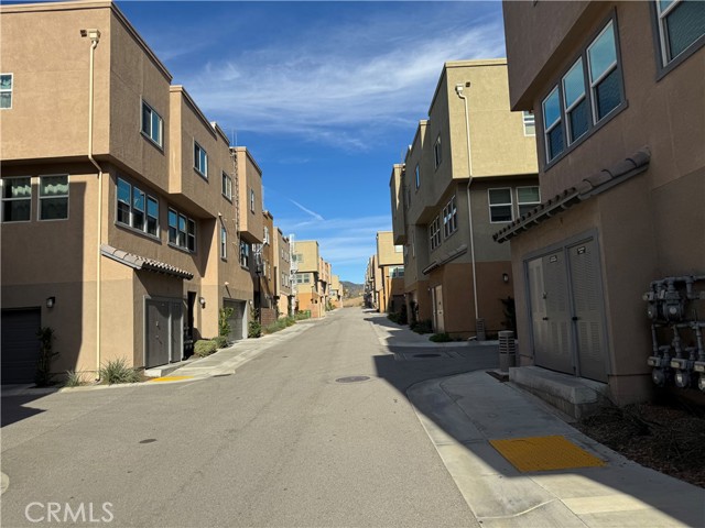 Detail Gallery Image 27 of 35 For 12745 Watt Ln #B,  Sylmar,  CA 91342 - 4 Beds | 3/1 Baths