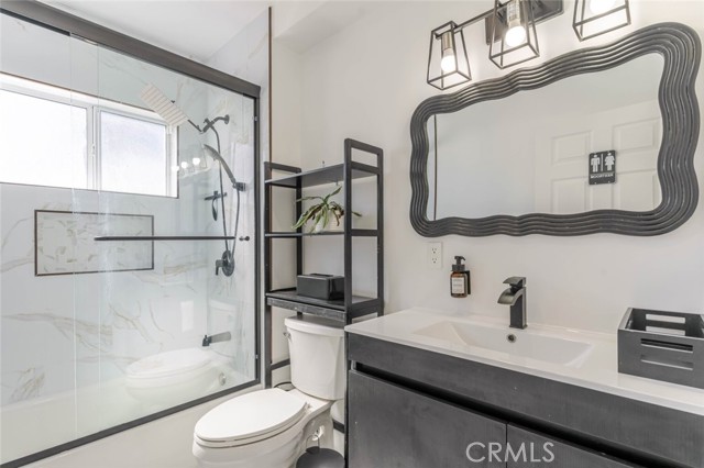 7315 Jamieson Avenue, Reseda CA: https://media.crmls.org/medias/85e5e449-9a57-47db-8ea6-1ea386d58182.jpg