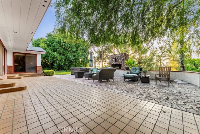 Detail Gallery Image 4 of 50 For 1940 Arroyo Dr, Riverside,  CA 92506 - 4 Beds | 3 Baths