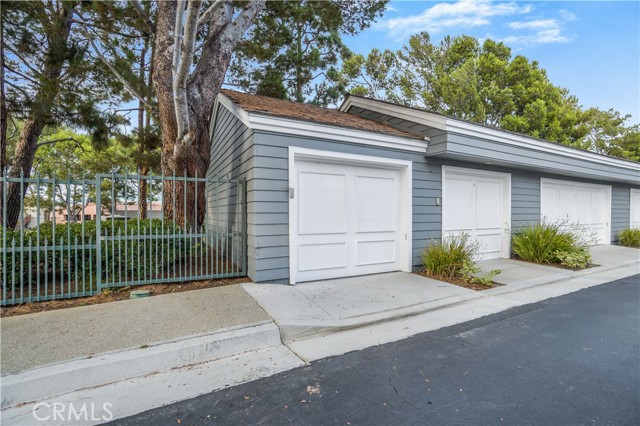 9 Brittany, Newport Beach CA: https://media.crmls.org/medias/85e6cd6c-c6a9-4a25-93d7-d0ff73dafa3c.jpg