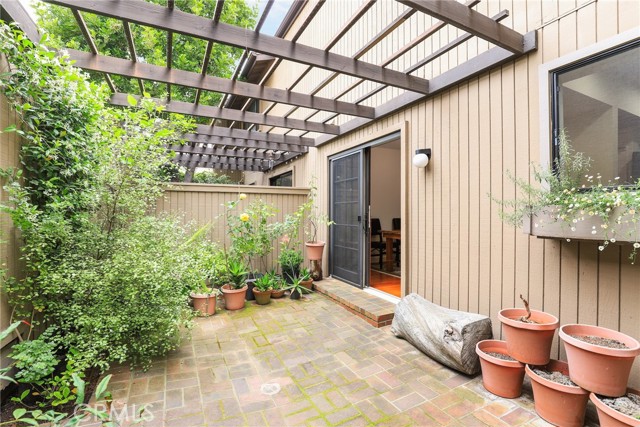 Detail Gallery Image 15 of 33 For 457 W Walnut St, Pasadena,  CA 91103 - 2 Beds | 2/1 Baths