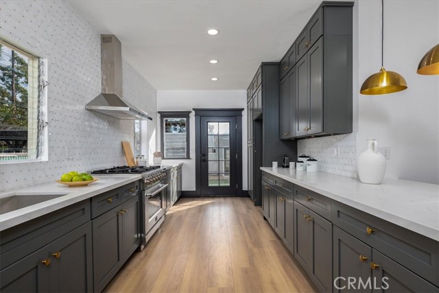 Detail Gallery Image 13 of 39 For 2274 W 21st St, Los Angeles,  CA 90018 - 4 Beds | 3 Baths